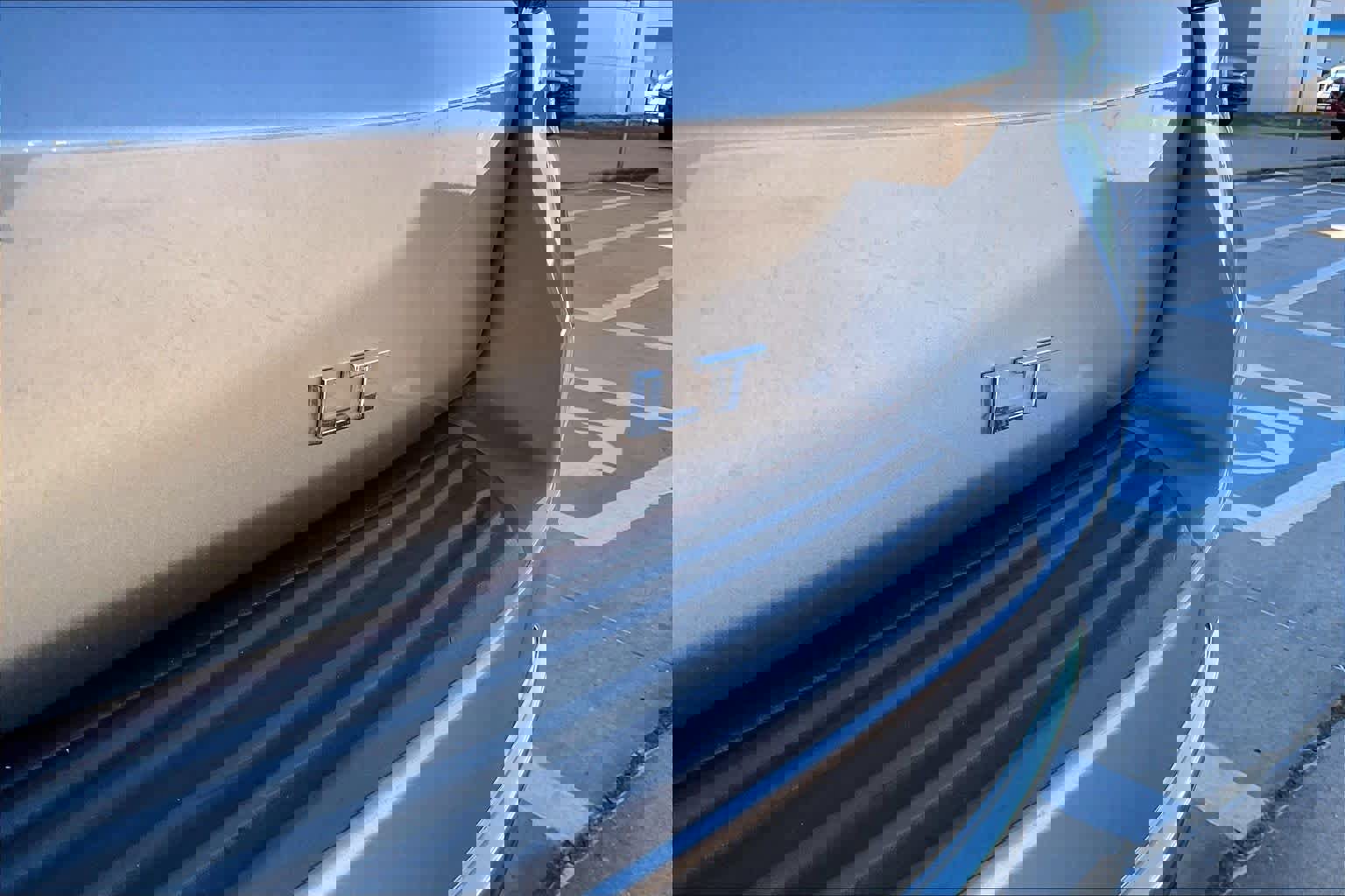 Used 2023 Chevrolet Suburban LT w/ Luxury Package image 9