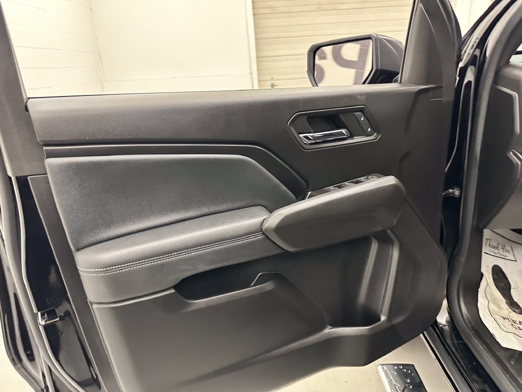 Used 2024 Chevrolet Colorado LT w/ LT Convenience Package AWD/4WD image 22