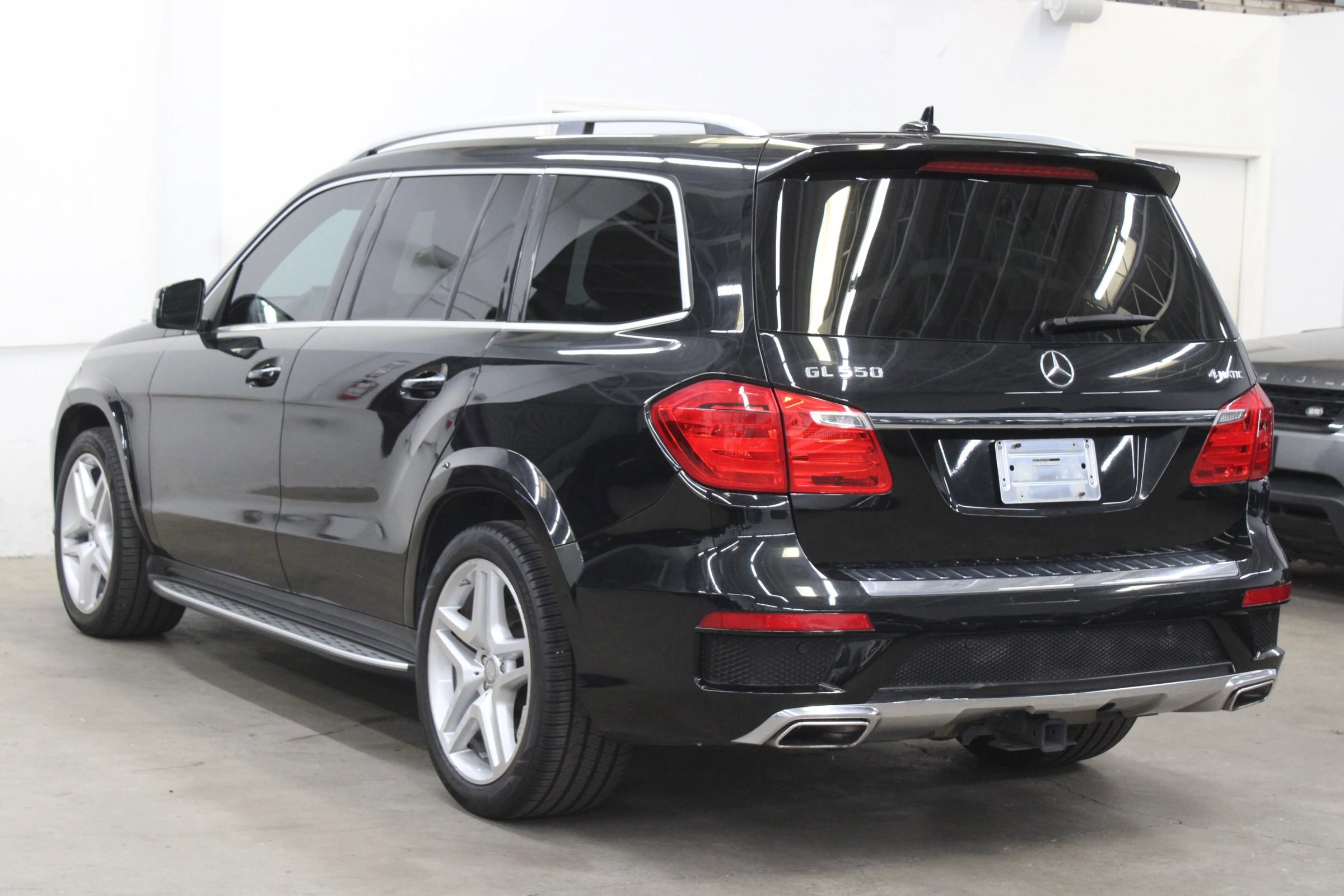 Used 2014 Mercedes-Benz GL 550 4MATIC image 4