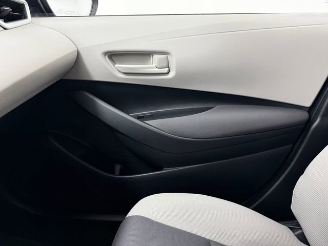 Used 2025 Toyota Corolla LE image 23