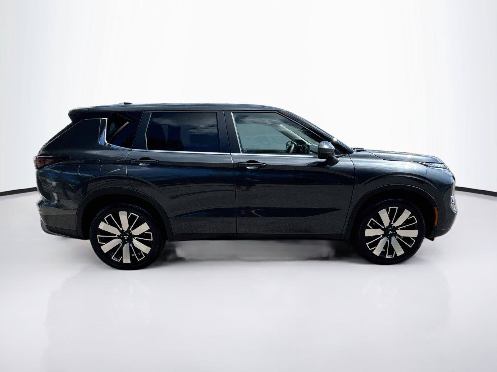 New 2026 Mitsubishi Outlander SE FWD image 6