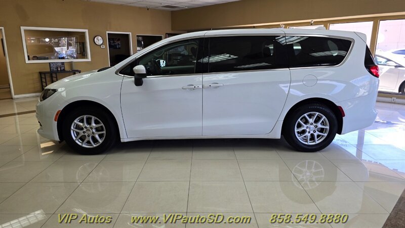 Used 2017 Chrysler Pacifica Touring FWD image 6