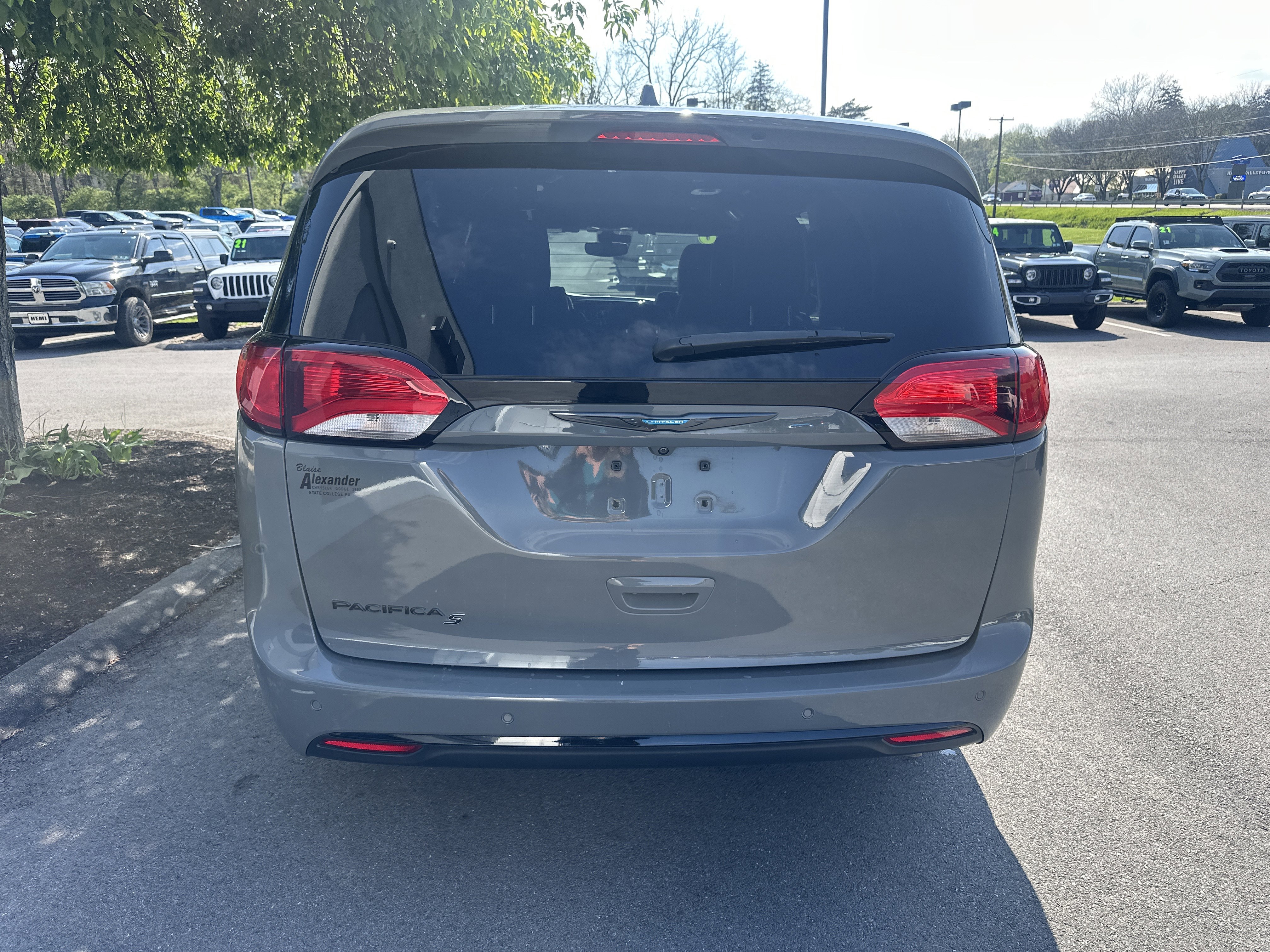 Used 2020 Chrysler Pacifica Limited w/ Advanced Safetytec Group video 4