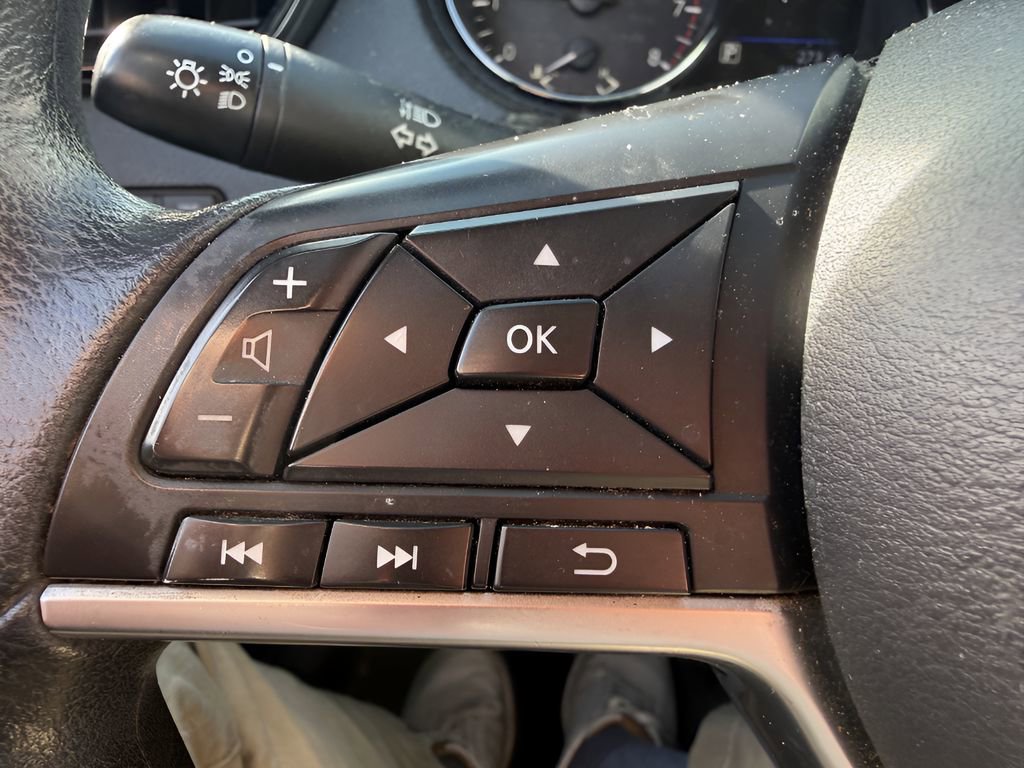 Used 2019 Nissan Rogue Sport S image 32