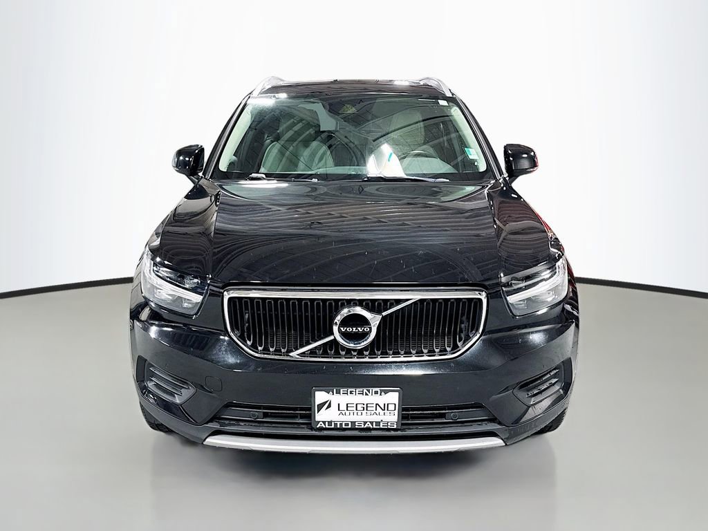 Used 2020 Volvo XC40 T5 Momentum image 2