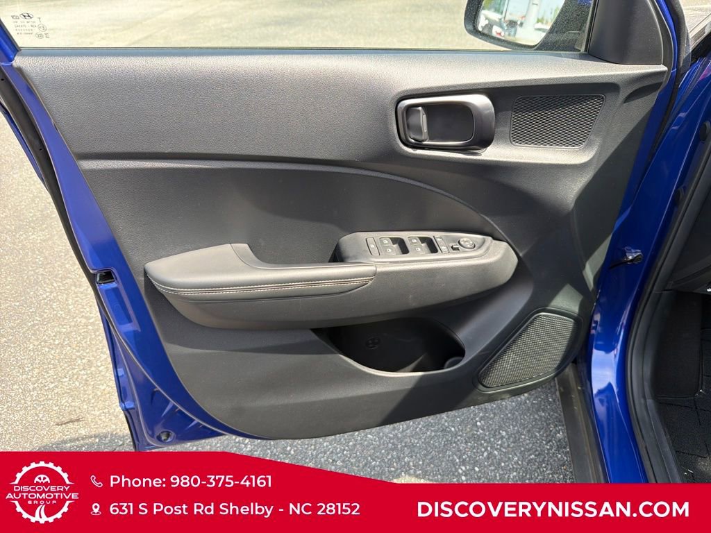 Used 2023 Hyundai Venue Limited image 11