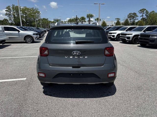 Used 2025 Hyundai Venue SEL FWD image 4