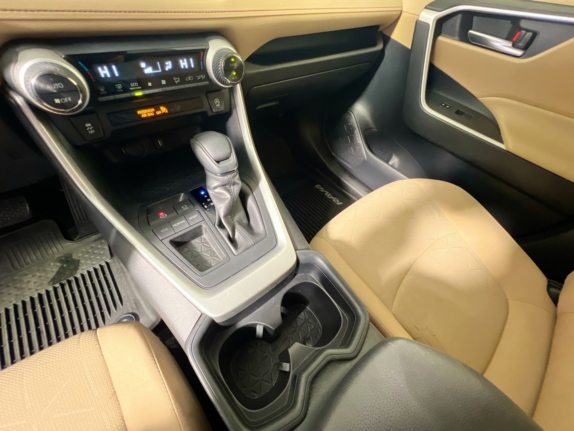 Used 2020 Toyota RAV4 XLE w/ Convenience Package image 26