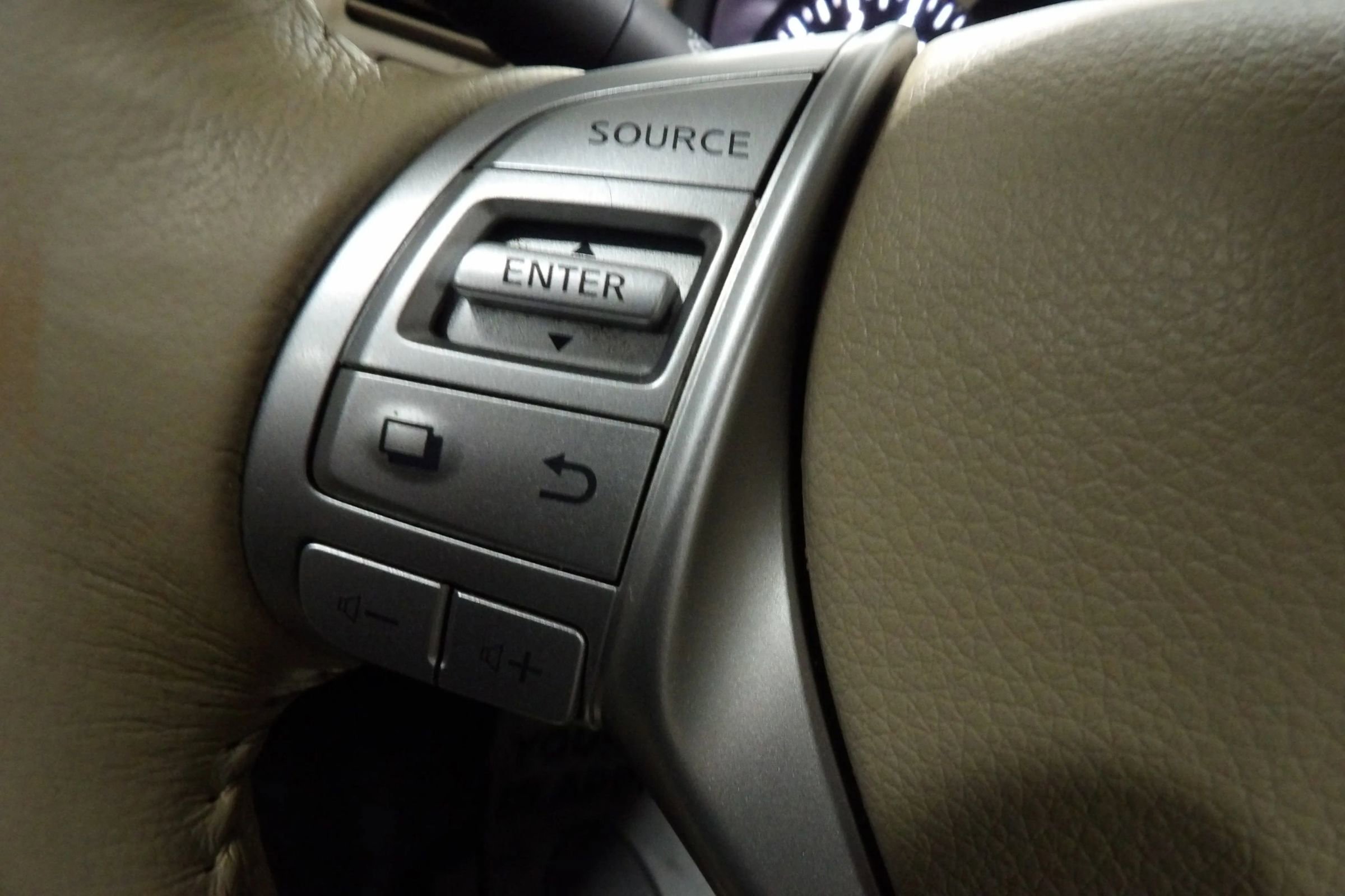 Used 2017 Nissan Altima 2.5 SL w/ Moonroof Package image 18