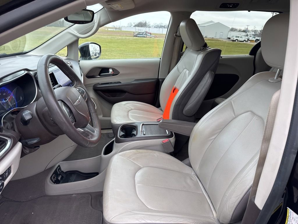 Used 2017 Chrysler Pacifica Touring-L Plus w/ Tire & Wheel Group image 20