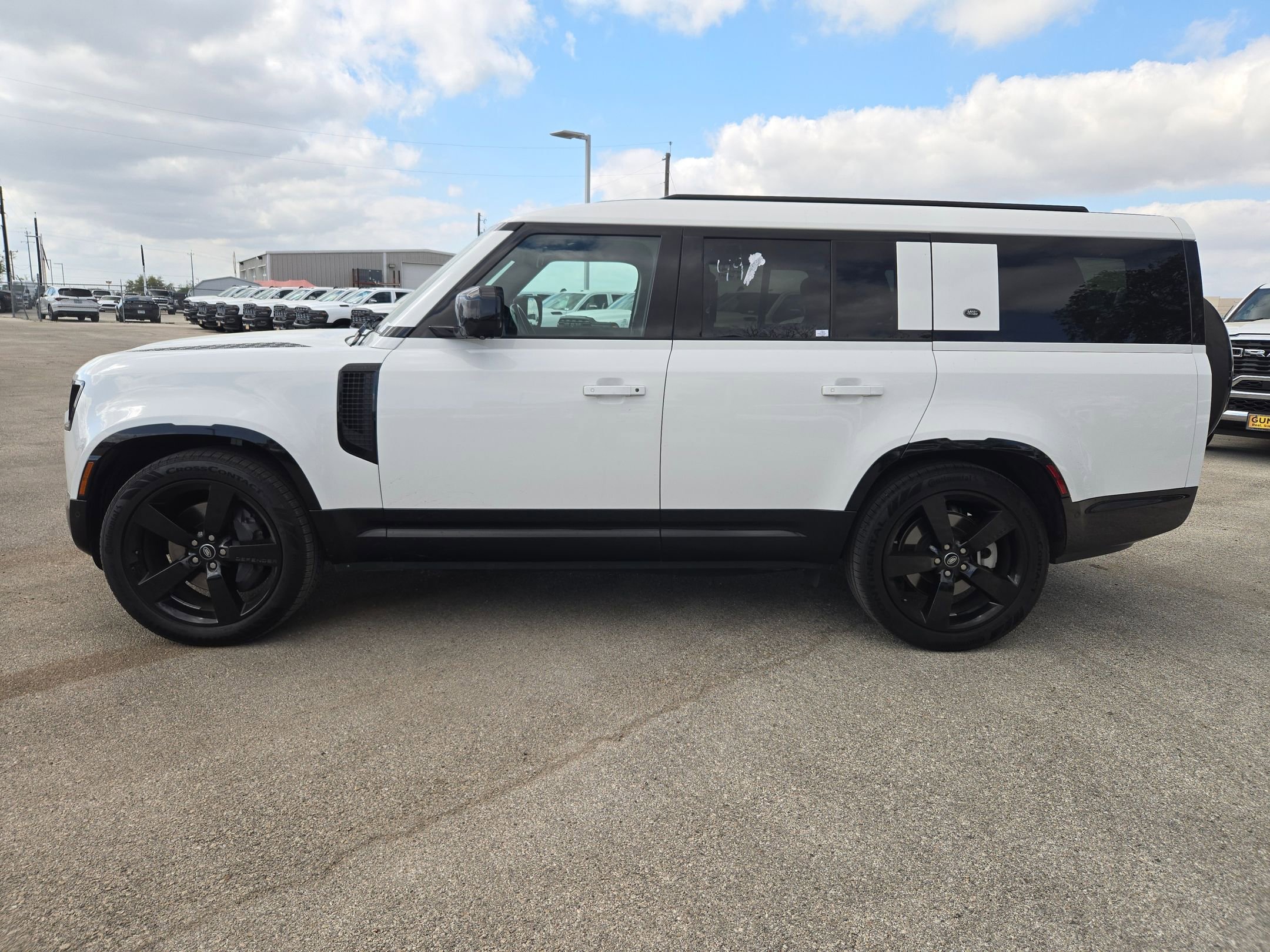 Used 2024 Land Rover Defender 130 X-Dynamic SE image 6