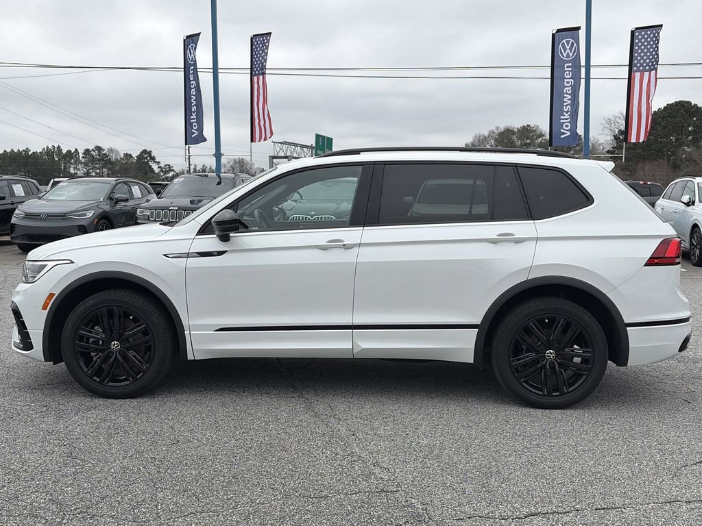 Certified 2022 Volkswagen Tiguan SE R-Line image 25