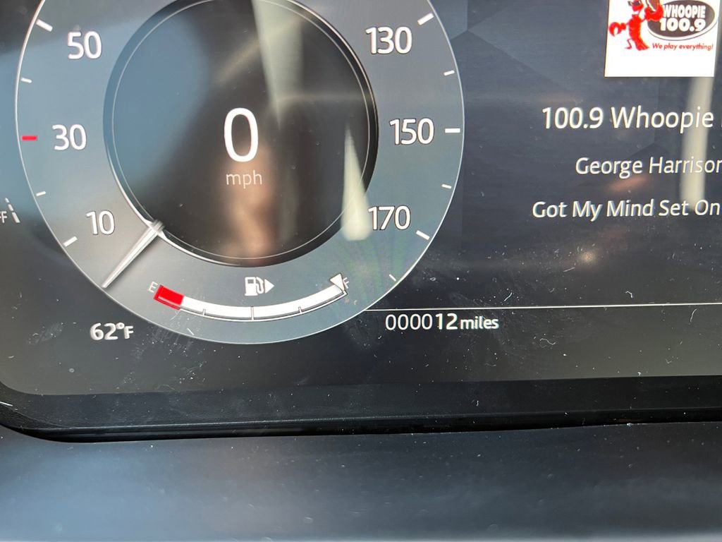 New 2026 Land Rover Range Rover Velar Dynamic SE image 18