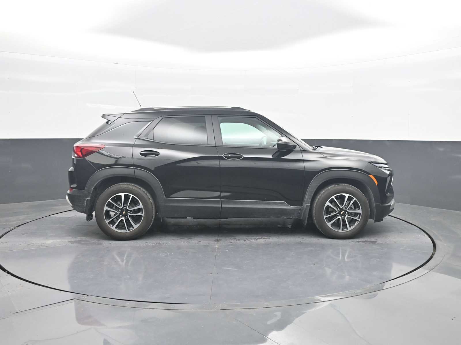 Used 2026 Chevrolet TrailBlazer LT w/ LT Cold Weather Package FWD image 9