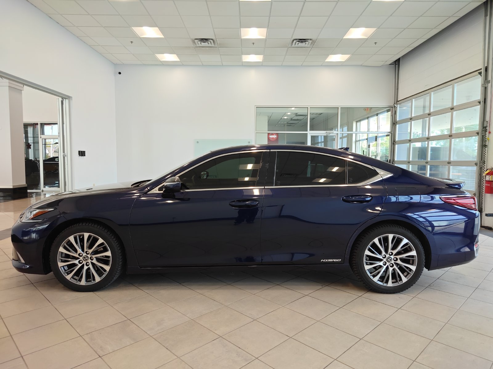 Used 2019 Lexus ES 300h w/ Premium Package FWD image 21