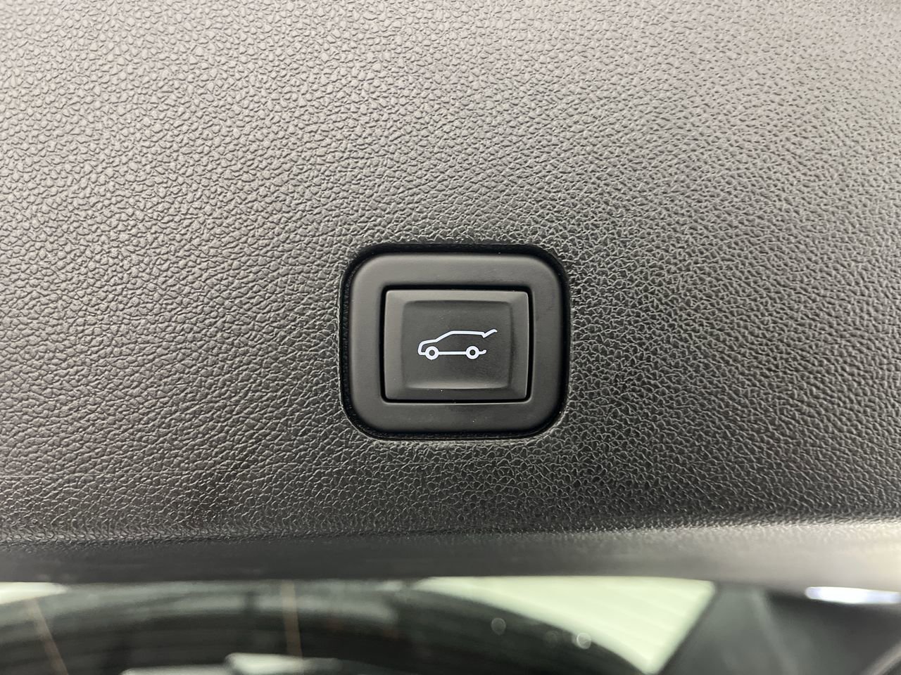 Certified 2025 Cadillac XT6 Premium Luxury AWD/4WD image 36