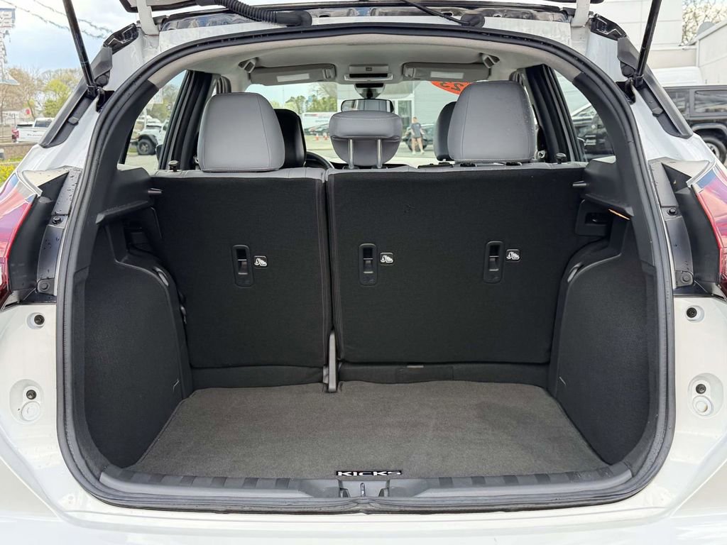 Used 2023 Nissan Kicks SR w/ SR Premium Package FWD image 16