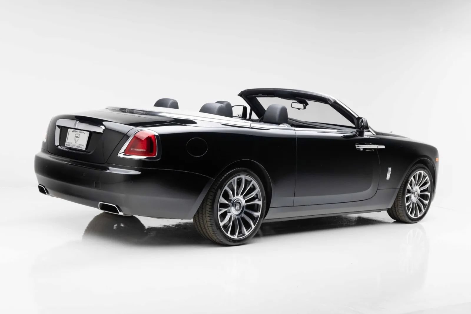Used 2019 Rolls-Royce Dawn RWD image 11