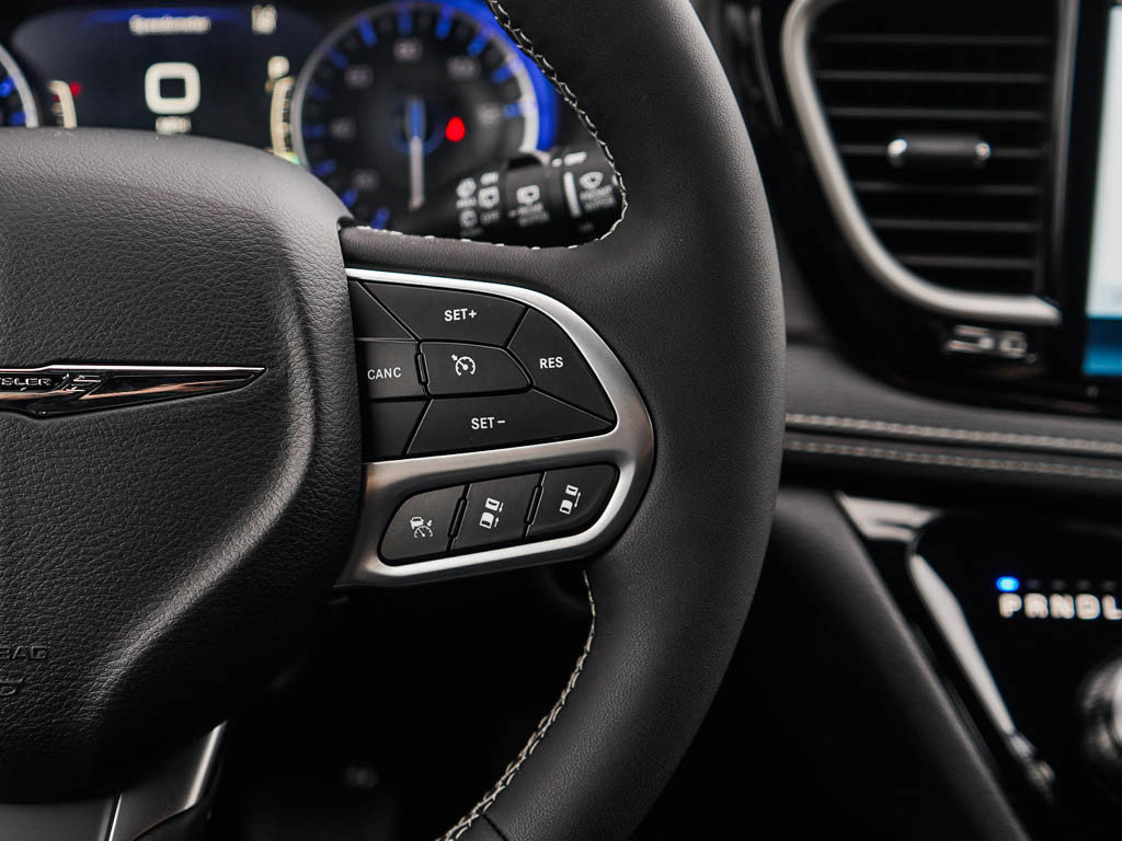 New 2026 Chrysler Pacifica Select AWD/4WD image 23