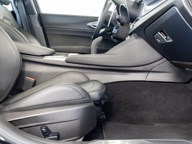 Used 2022 Alfa Romeo Giulia Veloce image 6