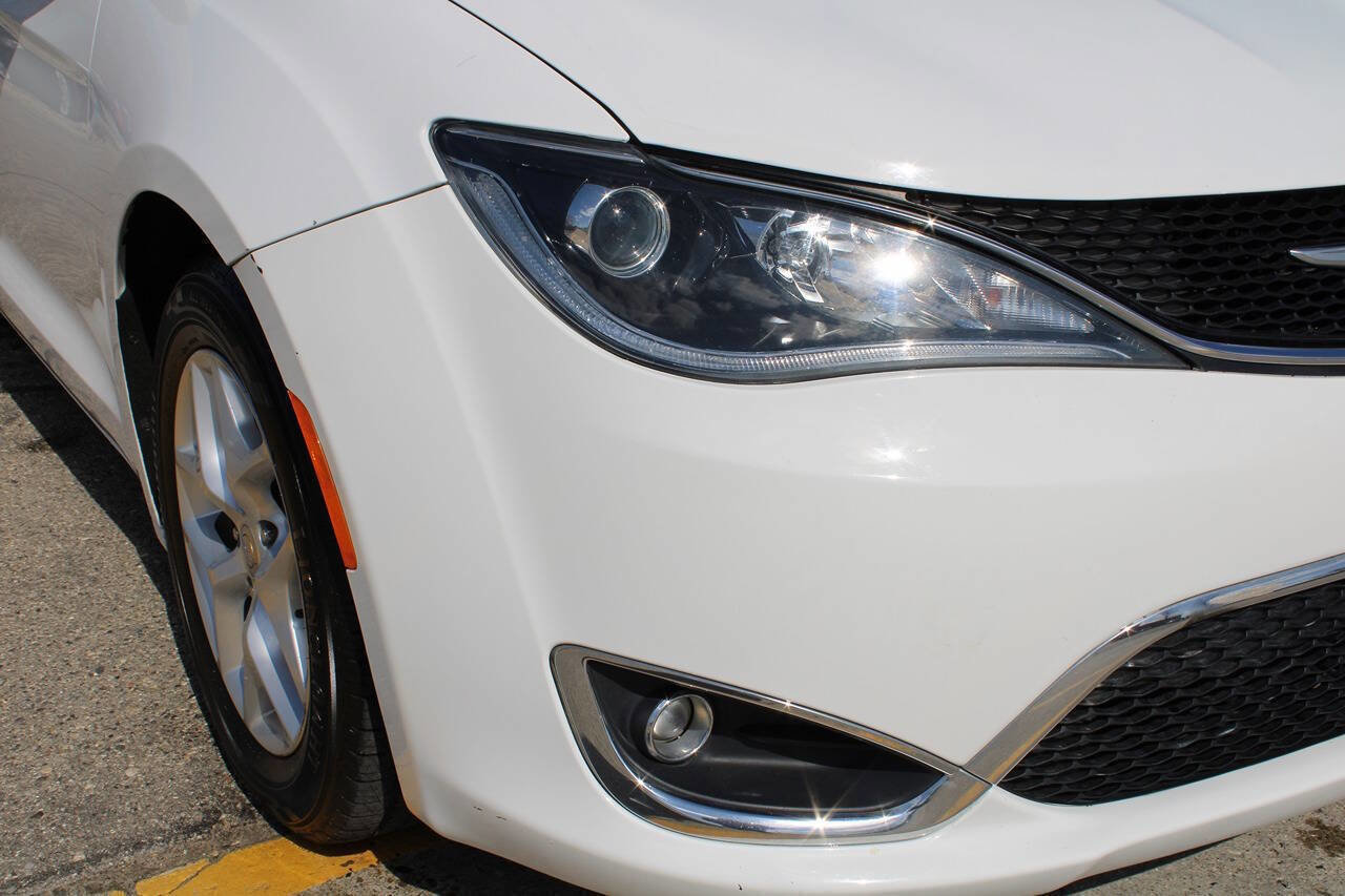 Used 2017 Chrysler Pacifica Touring Plus w/ Tire & Wheel Group image 36