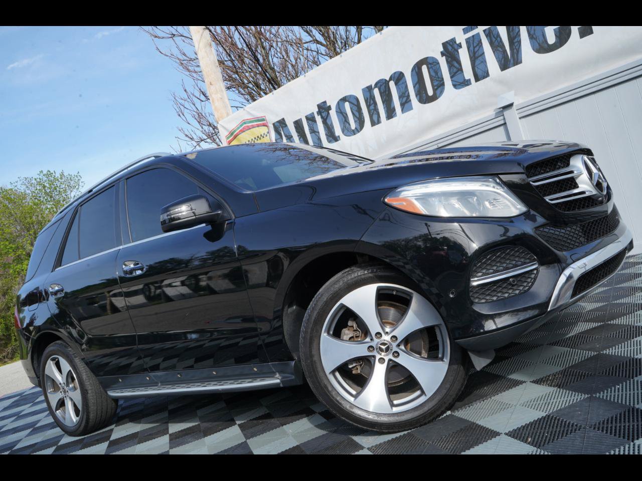 Used 2018 Mercedes-Benz GLE 350 4MATIC w/ Premium 2 Package image 1