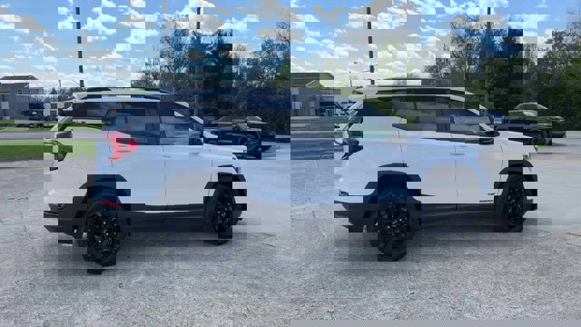 Used 2022 GMC Terrain SLE w/ Driver Convenience Package image 9