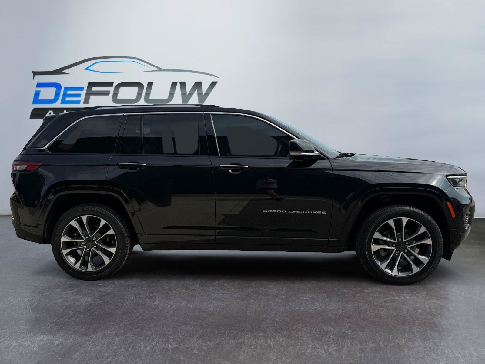 Used 2023 Jeep Grand Cherokee Overland AWD/4WD image 2
