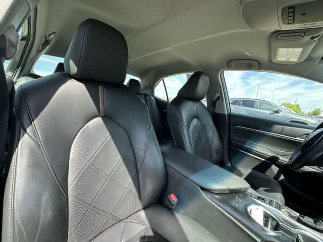 Used 2018 Toyota Camry XLE FWD image 17