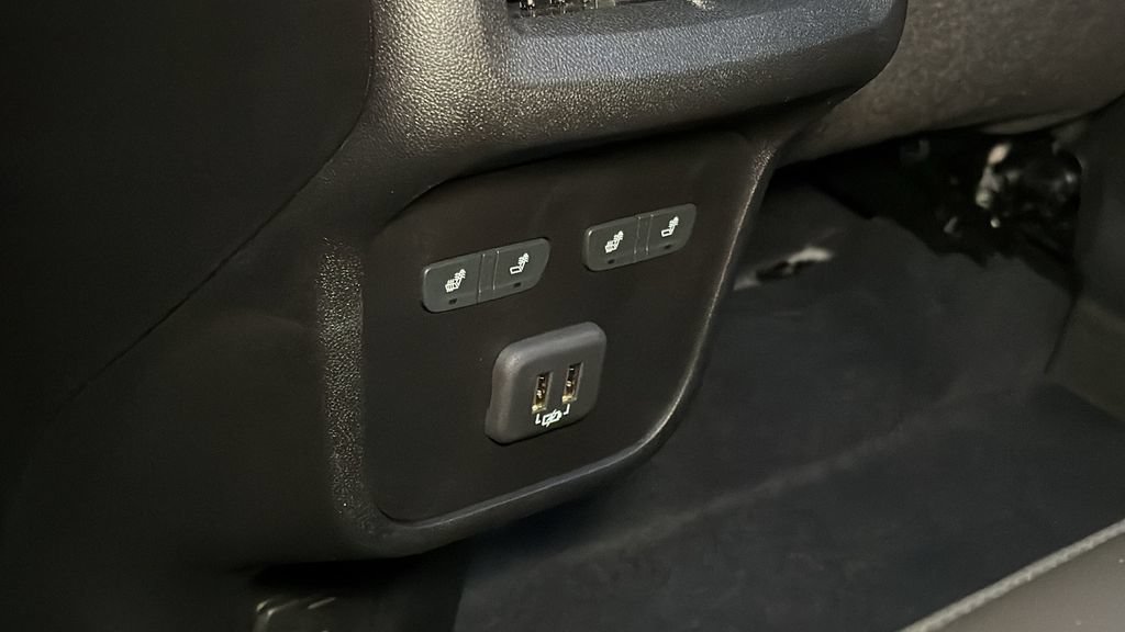 Used 2021 Chevrolet Equinox Premier AWD/4WD image 16