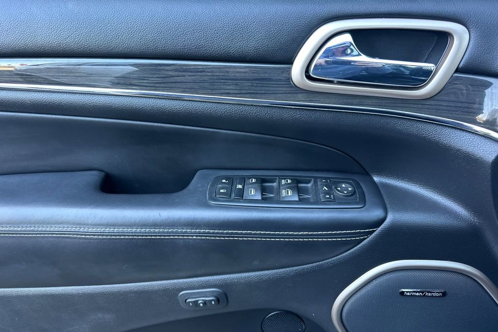 Used 2017 Jeep Grand Cherokee Overland w/ Jeep Active Safety Group image 11