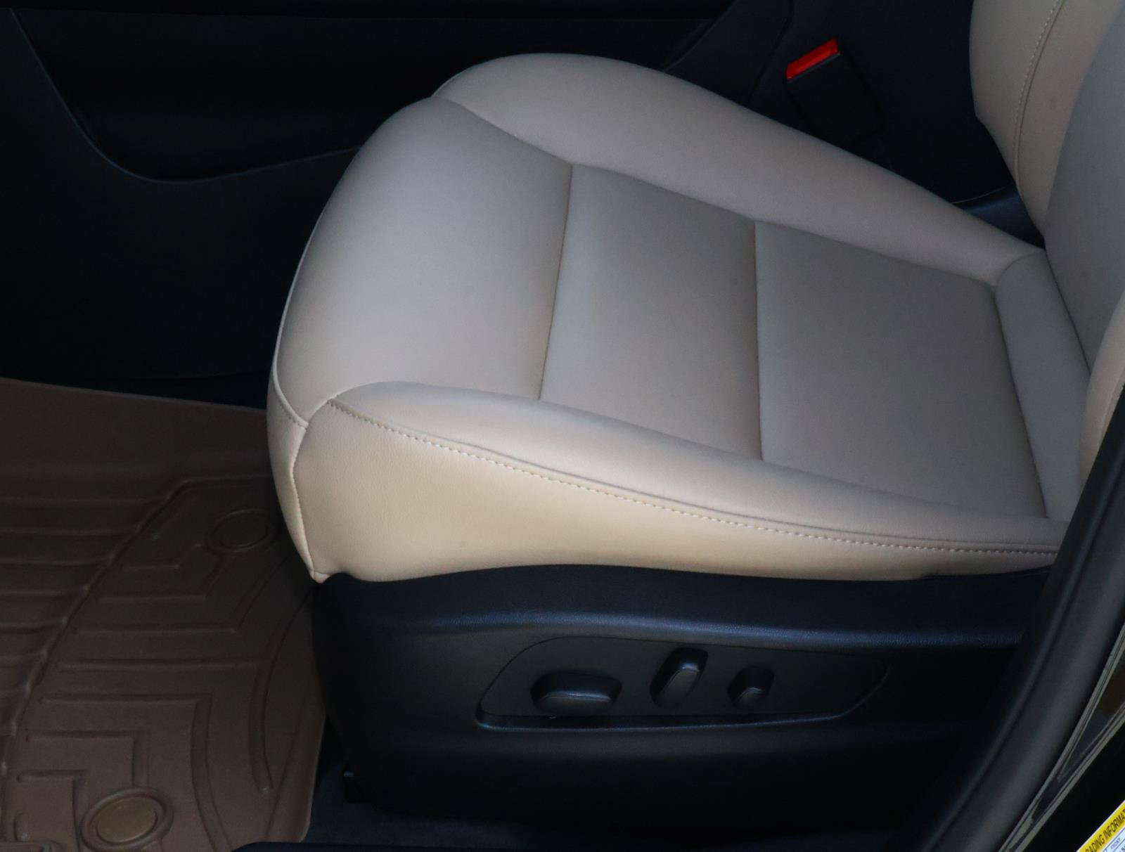 Certified 2024 Cadillac XT4 Luxury FWD image 18