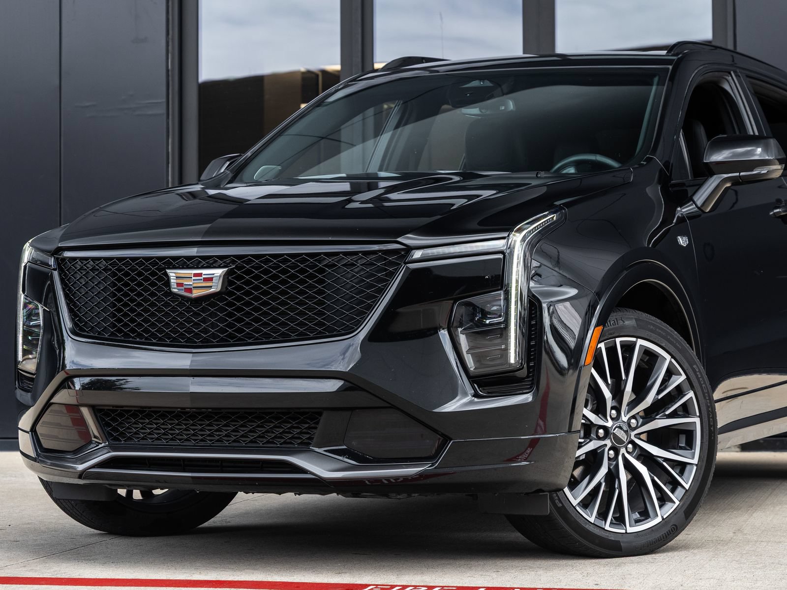 Used 2024 Cadillac XT4 Sport FWD image 3