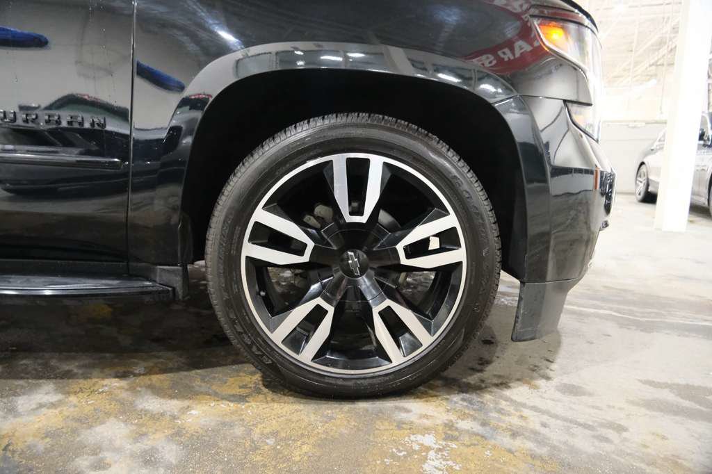 Used 2019 Chevrolet Suburban Premier AWD/4WD image 16