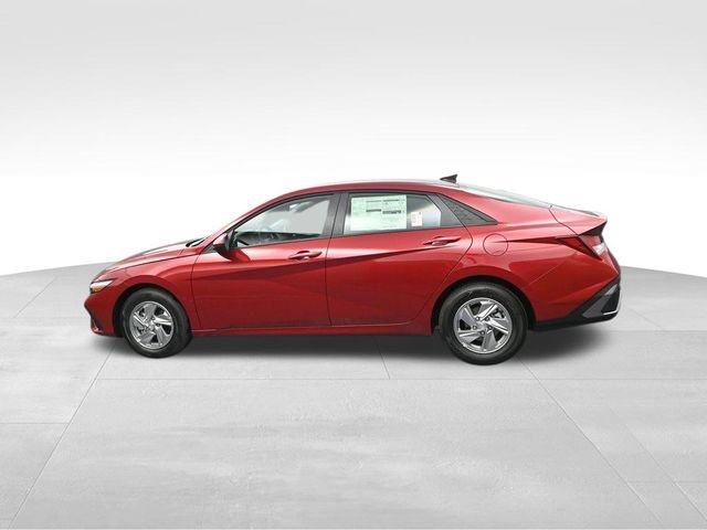 Certified 2026 Hyundai Elantra SE FWD image 6
