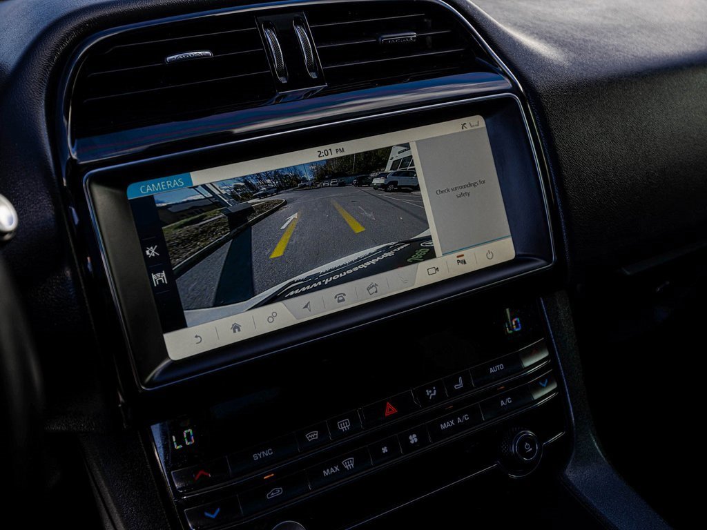 Used 2020 Jaguar F-PACE Premium image 18
