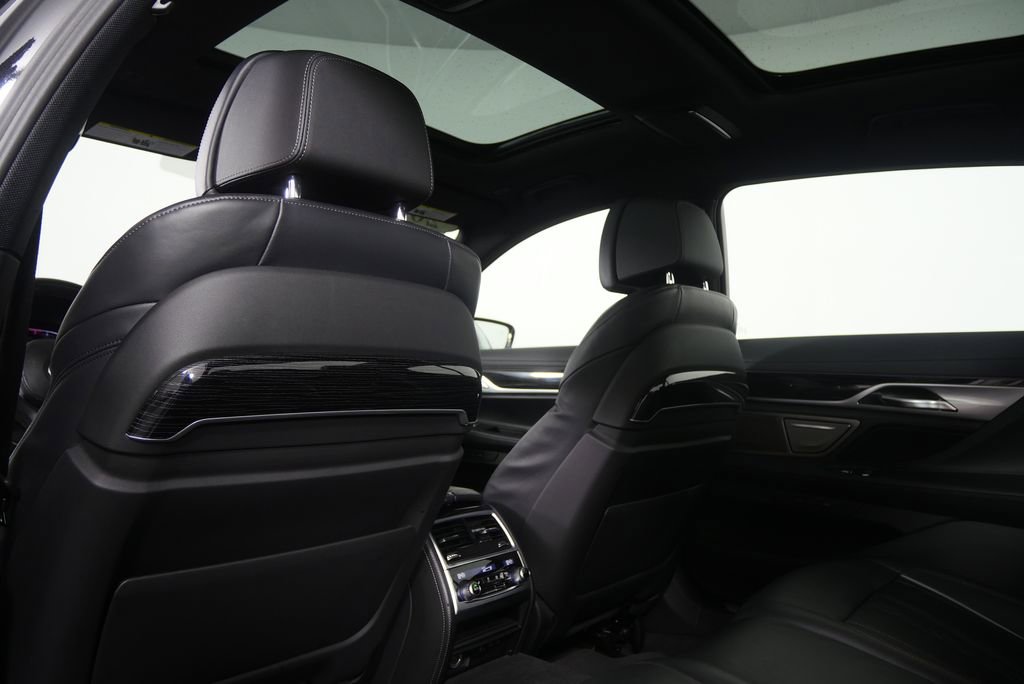 Used 2022 BMW 740i xDrive w/ M Sport Package image 19