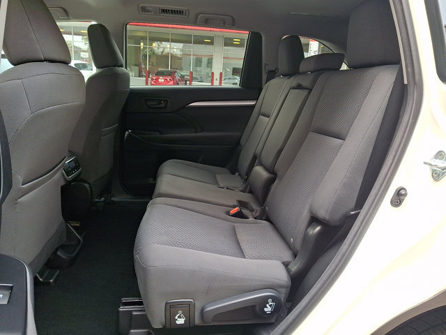 Used 2016 Toyota Highlander LE w/ Protection Package #3 AWD/4WD image 11