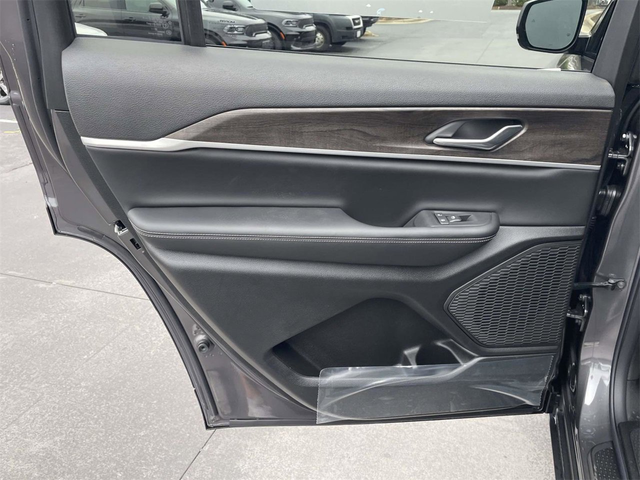 New 2025 Jeep Grand Cherokee L Limited image 24