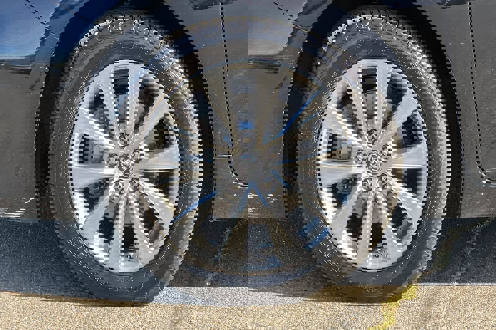 Used 2017 Toyota Camry XLE image 31