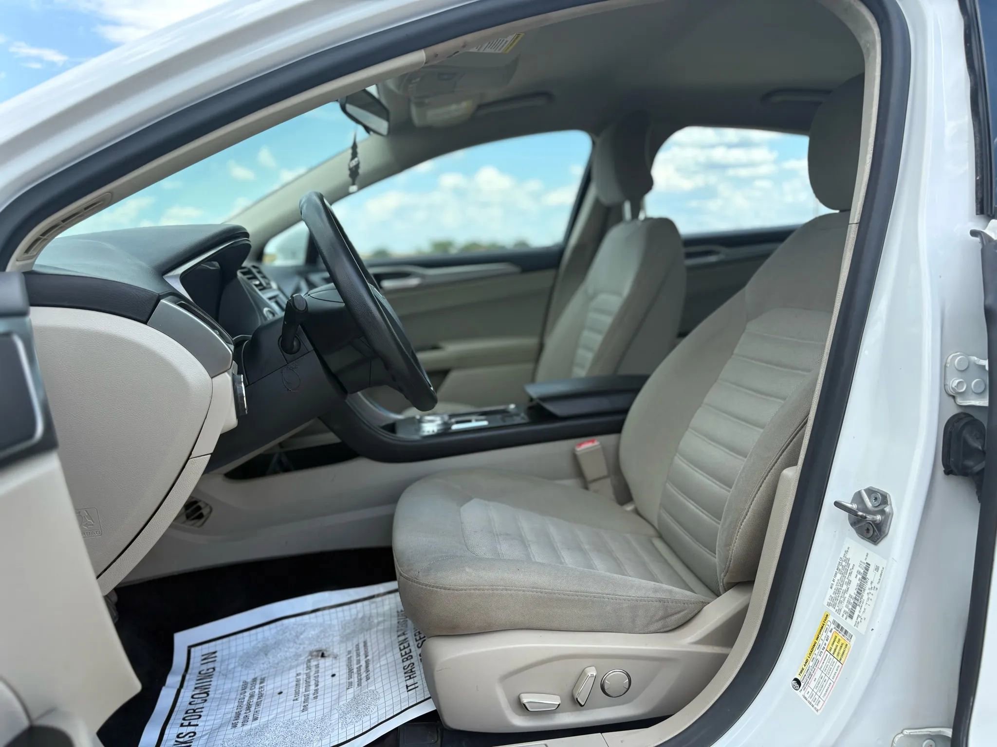Used 2017 Ford Fusion SE image 9