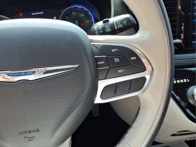 Used 2019 Chrysler Pacifica Limited FWD image 19