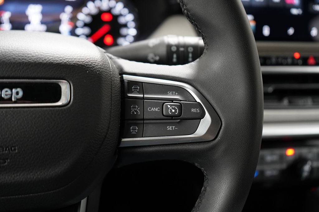 Used 2025 Jeep Compass Limited AWD/4WD image 15