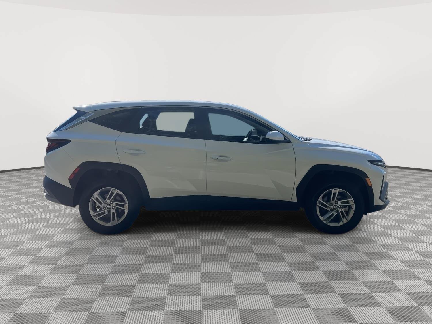 Used 2025 Hyundai Tucson SE AWD/4WD image 4