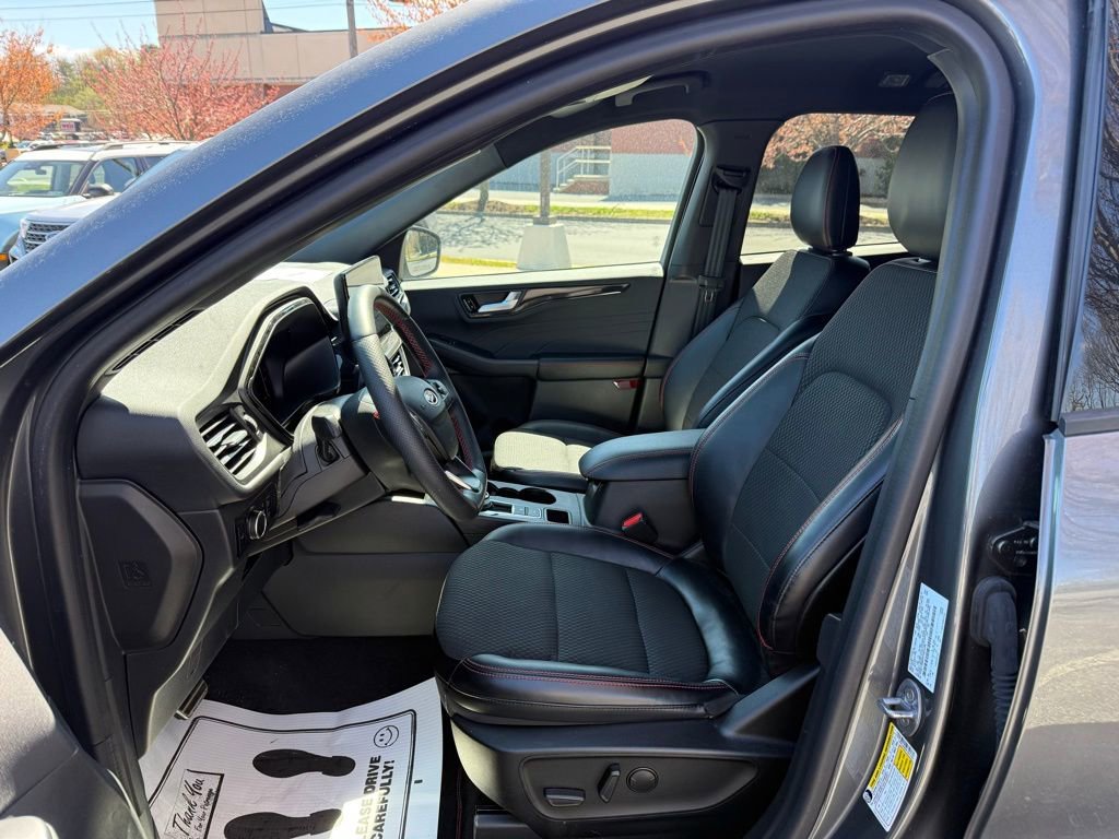 Certified 2023 Ford Escape ST-Line w/ Tech Pack #1 AWD/4WD image 11