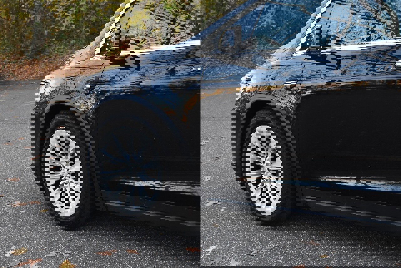 Used 2018 Tesla Model X 75D image 39