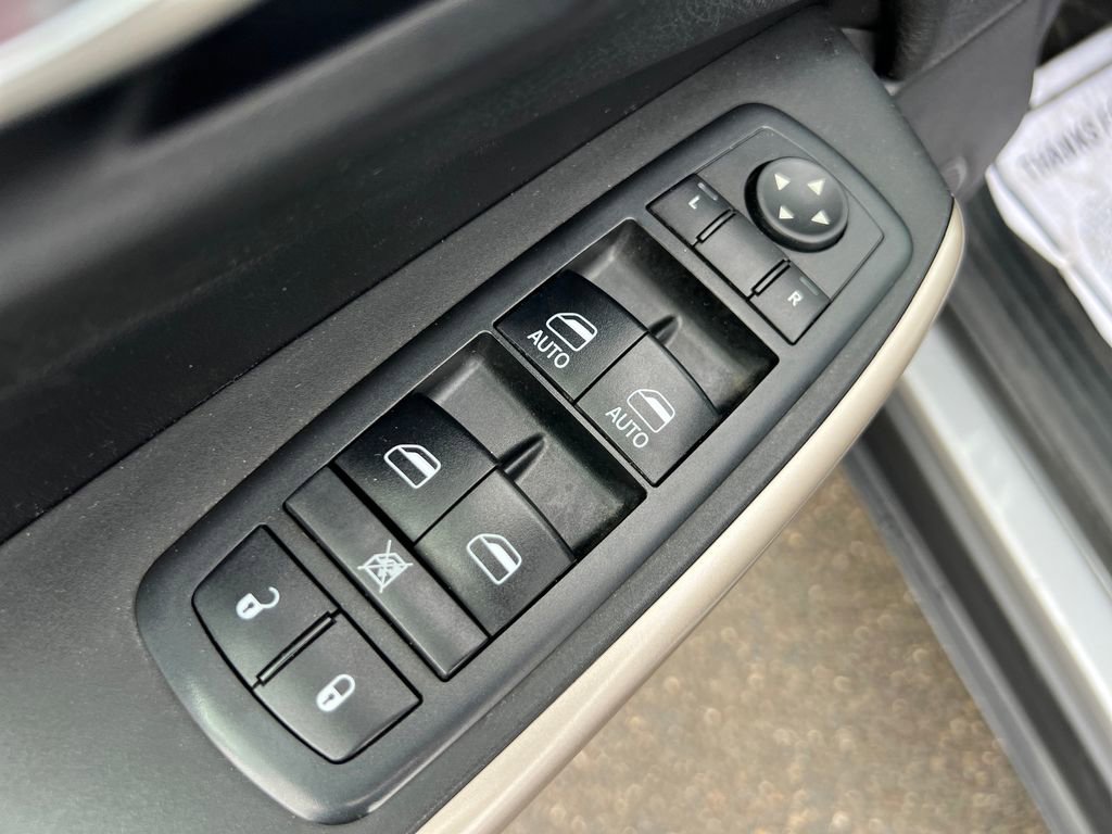 Used 2018 Jeep Cherokee Limited FWD image 13