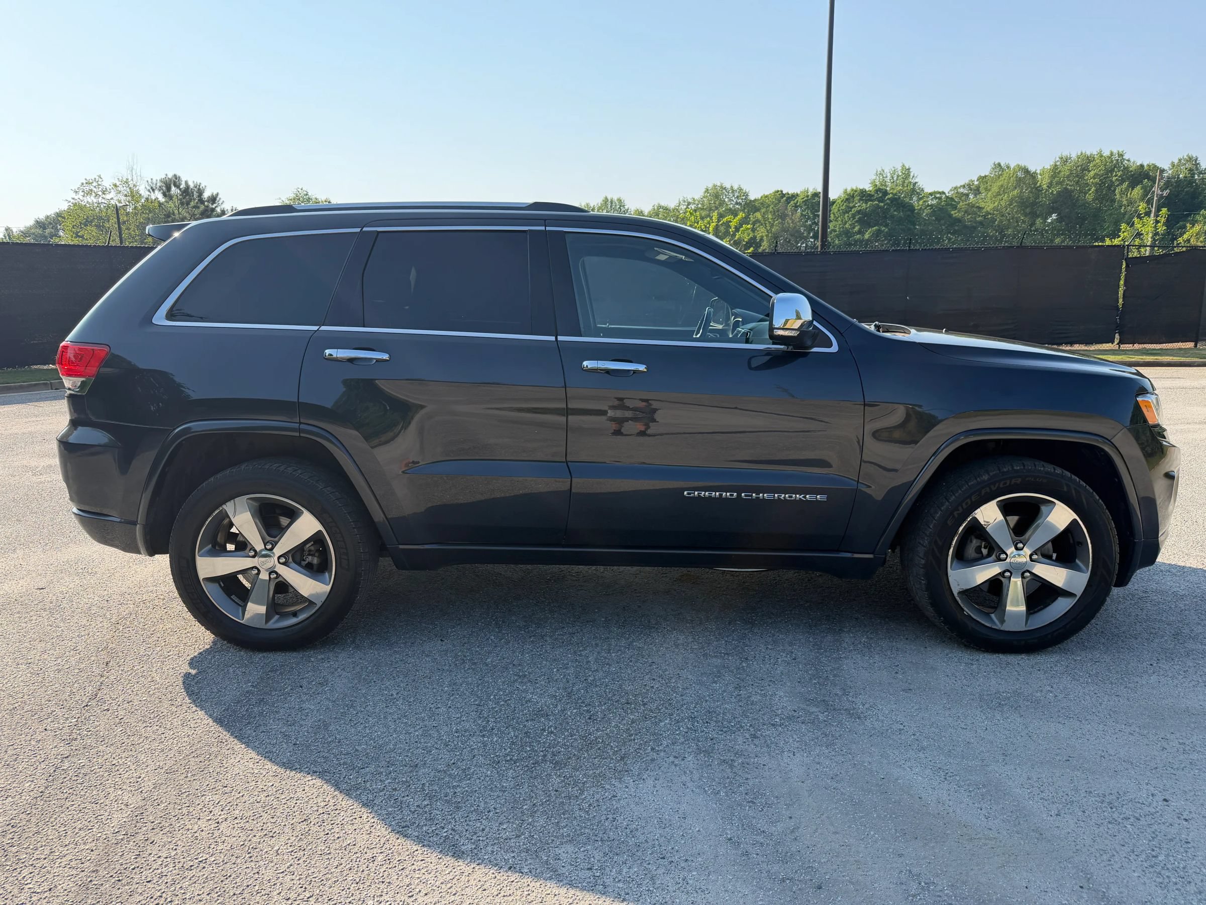 Used 2015 Jeep Grand Cherokee Overland AWD/4WD image 6