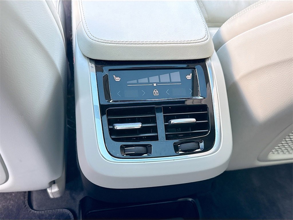 Used 2022 Volvo XC90 T6 Inscription w/ Lounge Package image 28