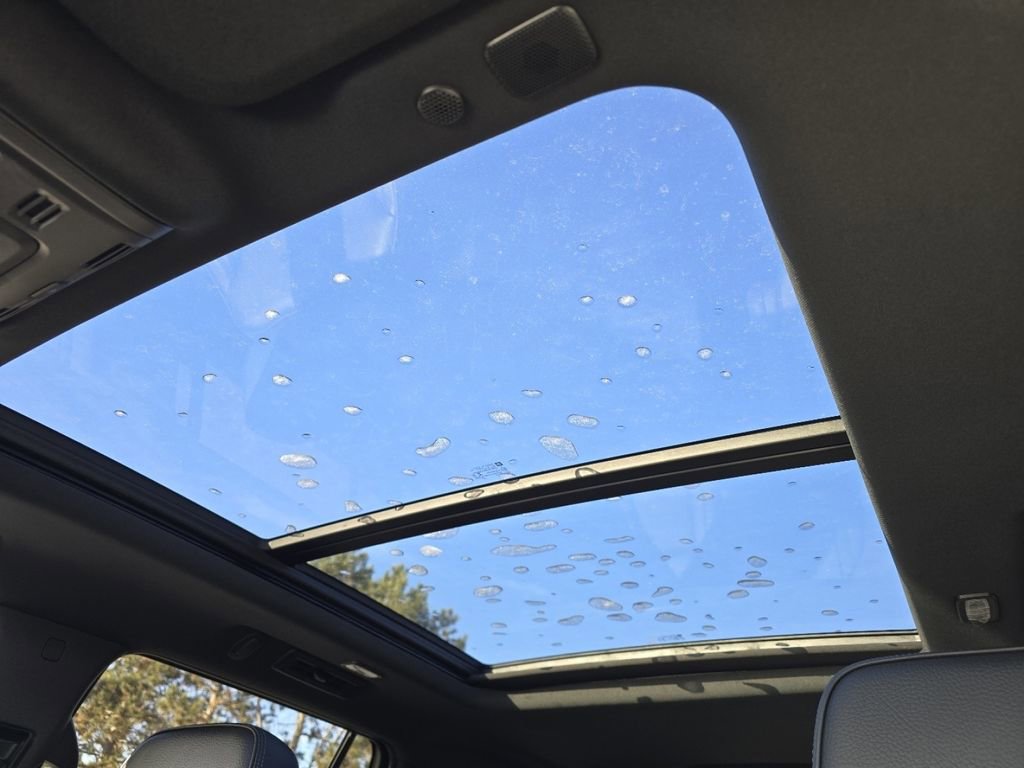 Used 2021 GMC Yukon Denali w/ Denali Premium Package image 4